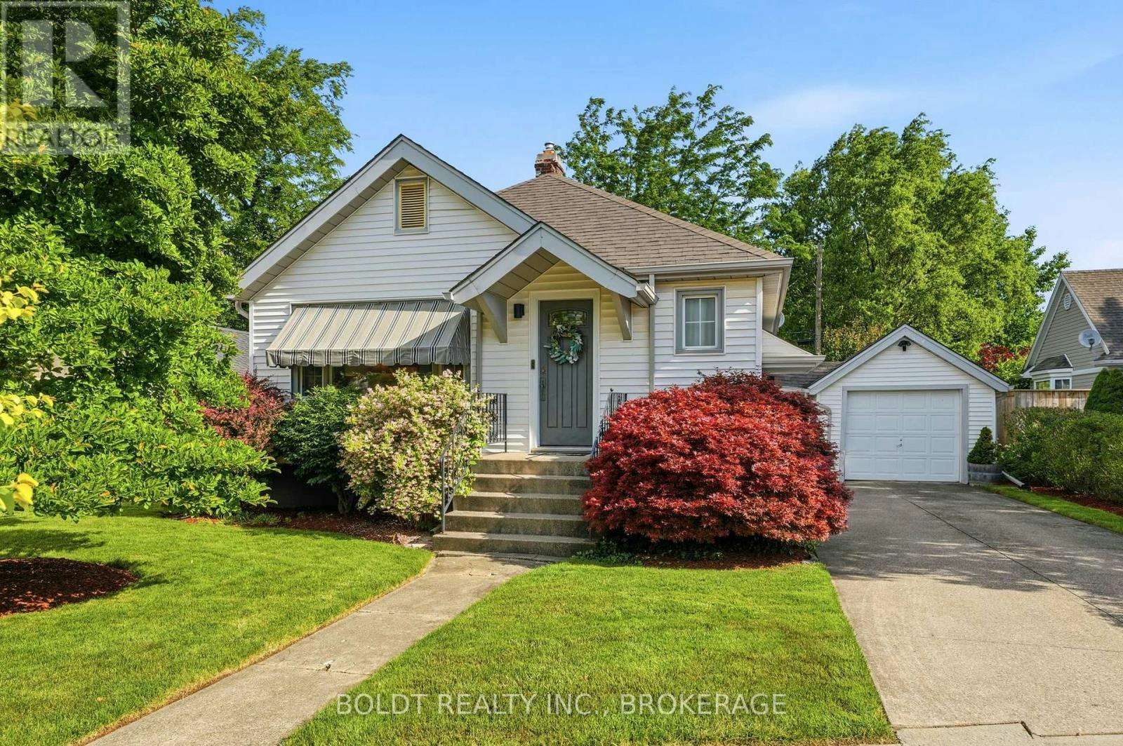 9 Woodgate Avenue, St. Catharines, ON, L2R 3V3