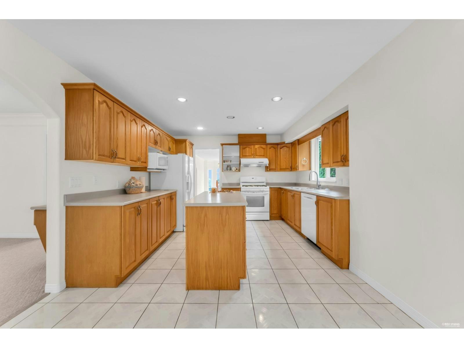 8232 Nechako Drive, Delta, BC, V4C 3X3 3