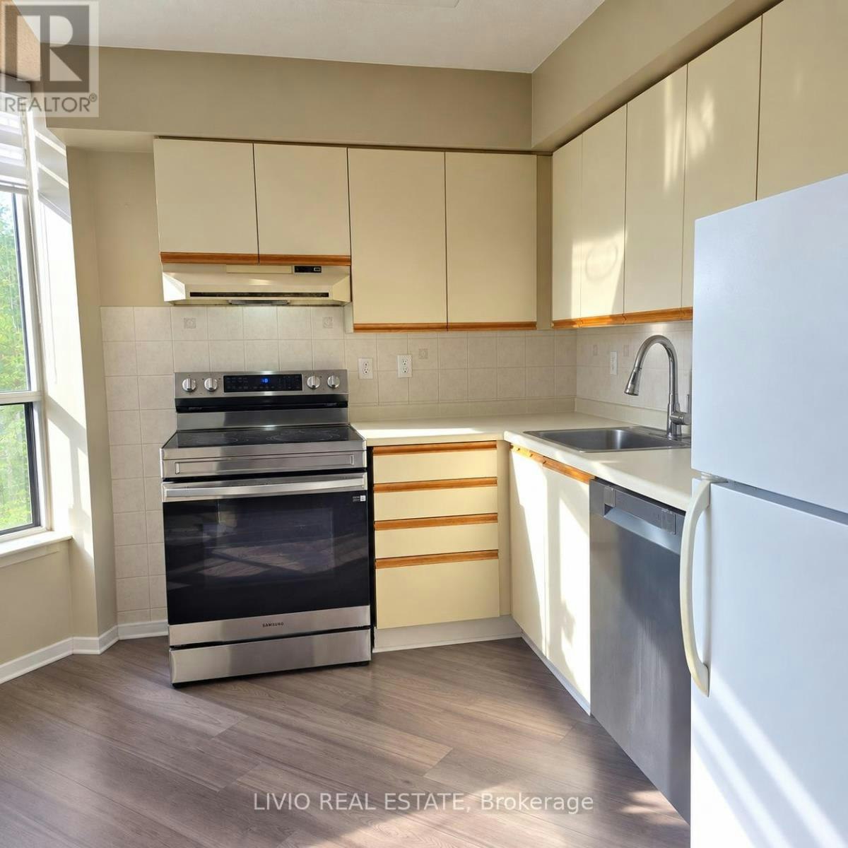 310-10 Laurelcrest Street, Brampton, ON, L6S 5Y3 - 6