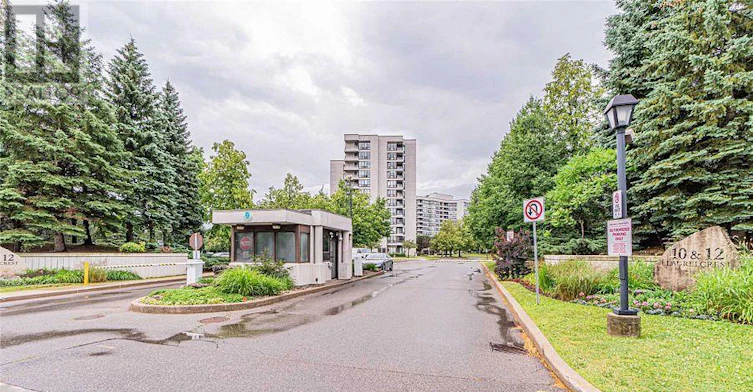 310-10 Laurelcrest Street, Brampton, ON, L6S 5Y3