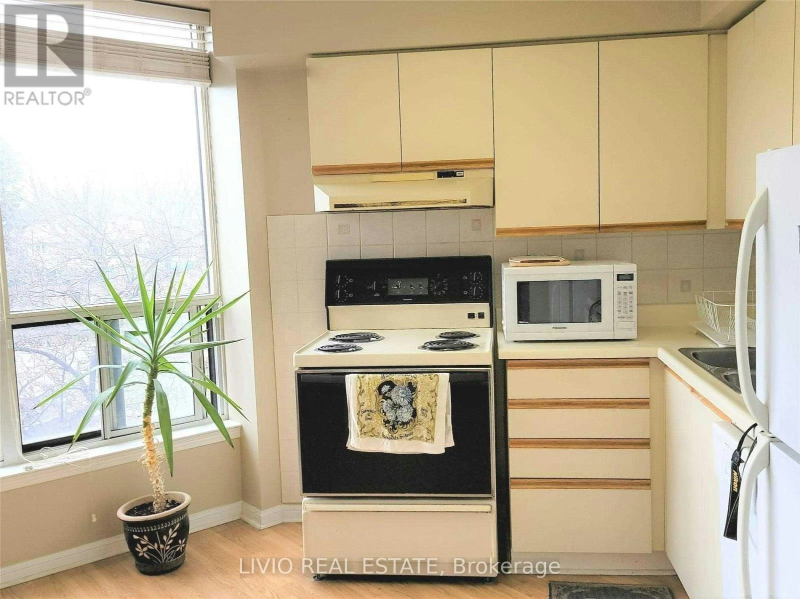 310-10 Laurelcrest Street, Brampton, ON, L6S 5Y3 - 4