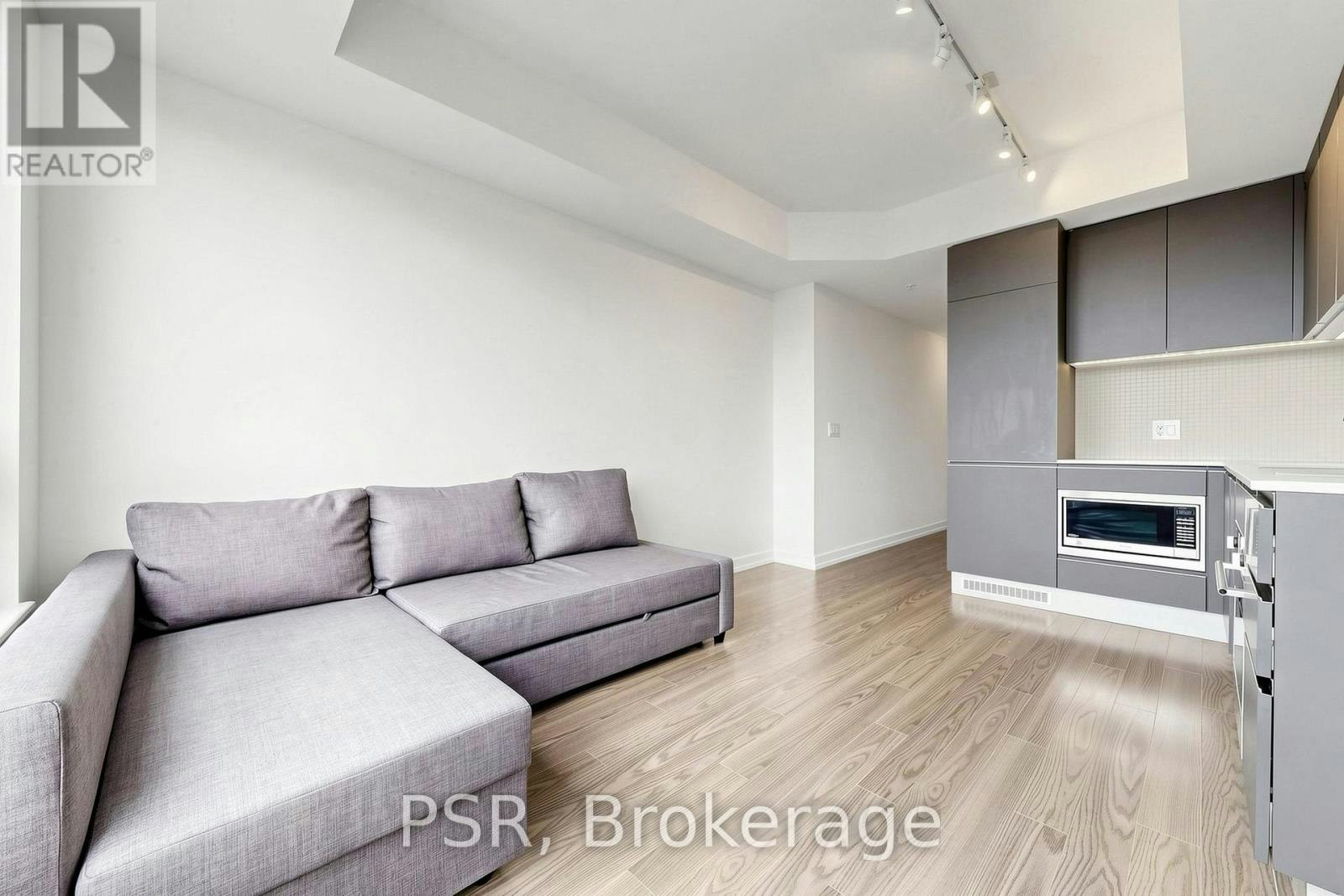 377 Madison Avenue, Toronto, ON, M4V 2W7 - 2