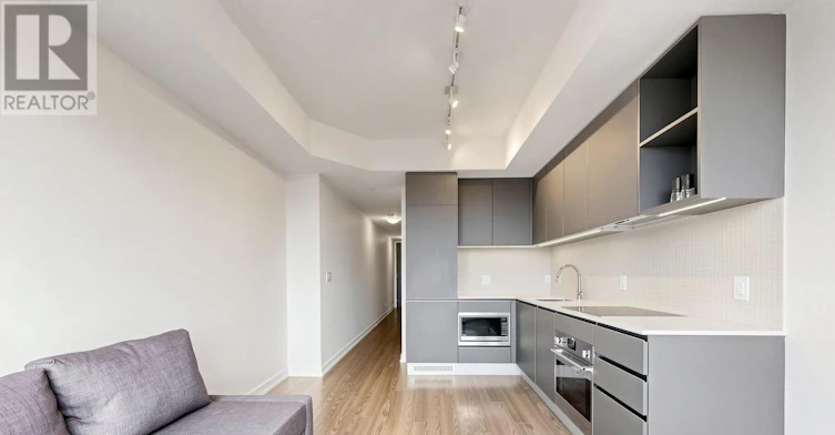 377 Madison Avenue, Toronto, ON, M4V 2W7