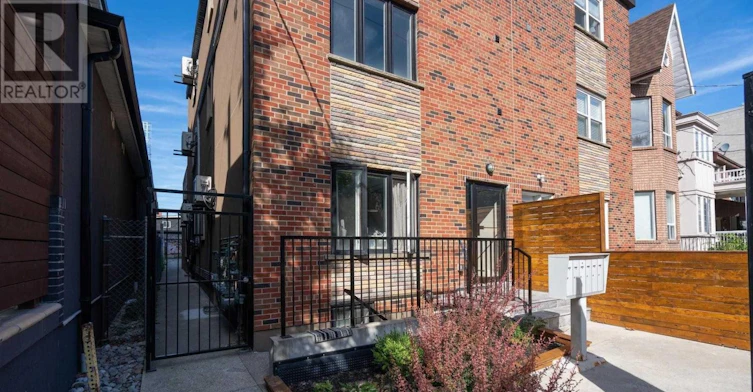 1-62 Lippincott Street, Toronto, ON, M5T 2R5