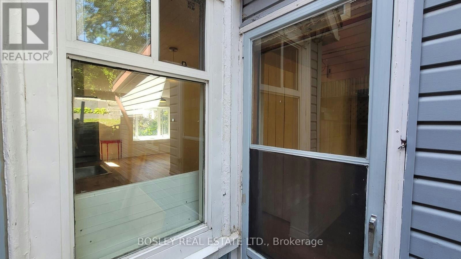16 Ivy Avenue, Toronto, ON, M4L 2H7 - 16