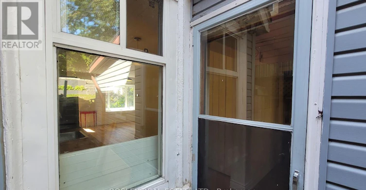 16 Ivy Avenue, Toronto, ON, M4L 2H7 - 16