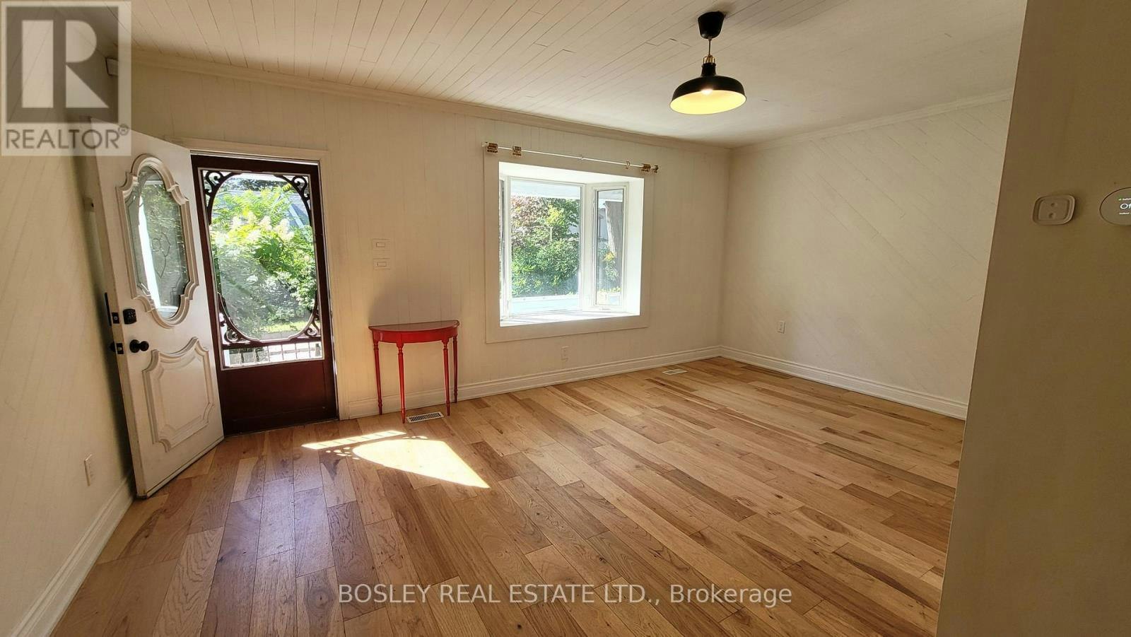 16 Ivy Avenue, Toronto, ON, M4L 2H7 - 4