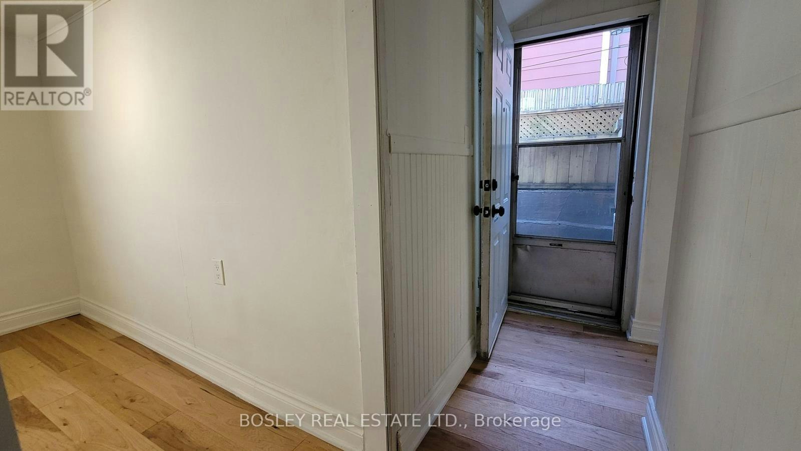 16 Ivy Avenue, Toronto, ON, M4L 2H7 - 23