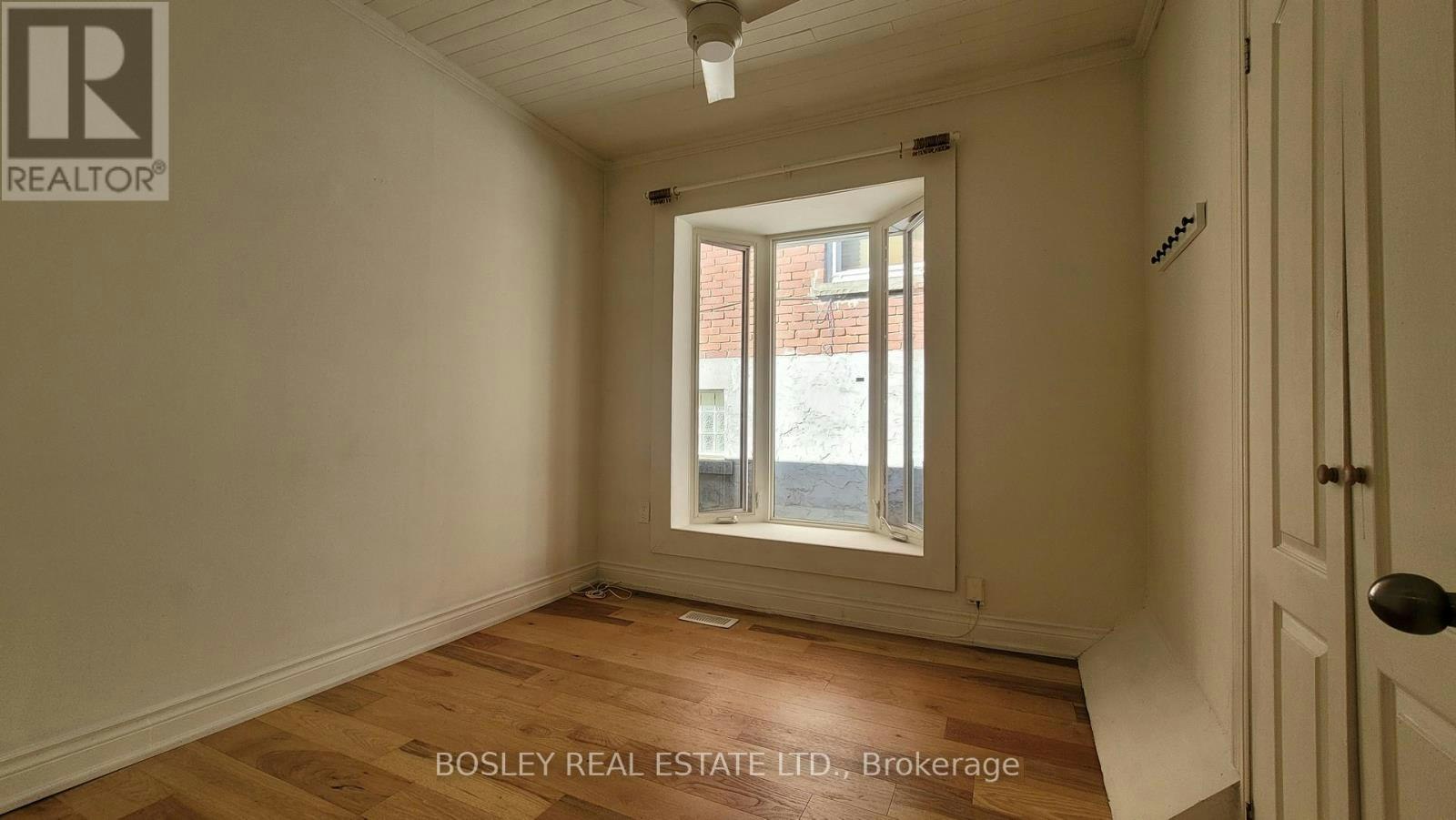 16 Ivy Avenue, Toronto, ON, M4L 2H7 - 11