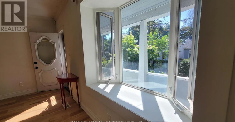 16 Ivy Avenue, Toronto, ON, M4L 2H7 - 8