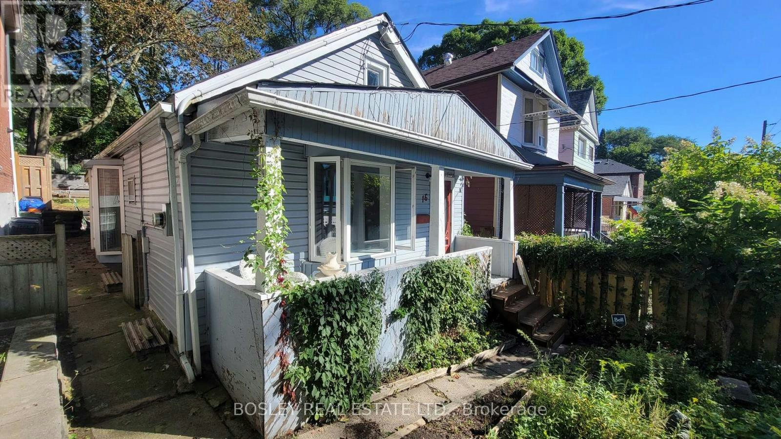 16 Ivy Avenue, Toronto, ON, M4L 2H7 - 2