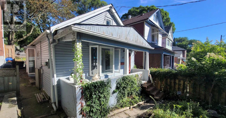 16 Ivy Avenue, Toronto, ON, M4L 2H7 - 2