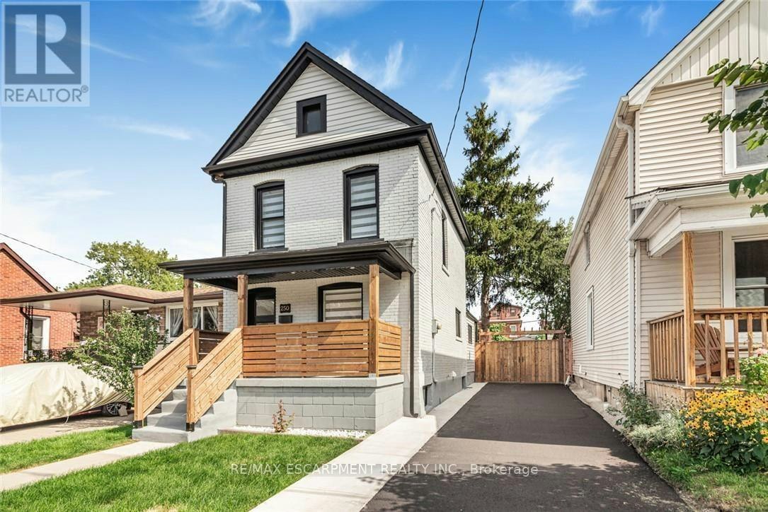 250 Rosslyn Avenue N, Hamilton, ON, L8L 7R1