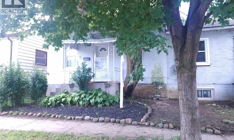 9 Woodland Avenue