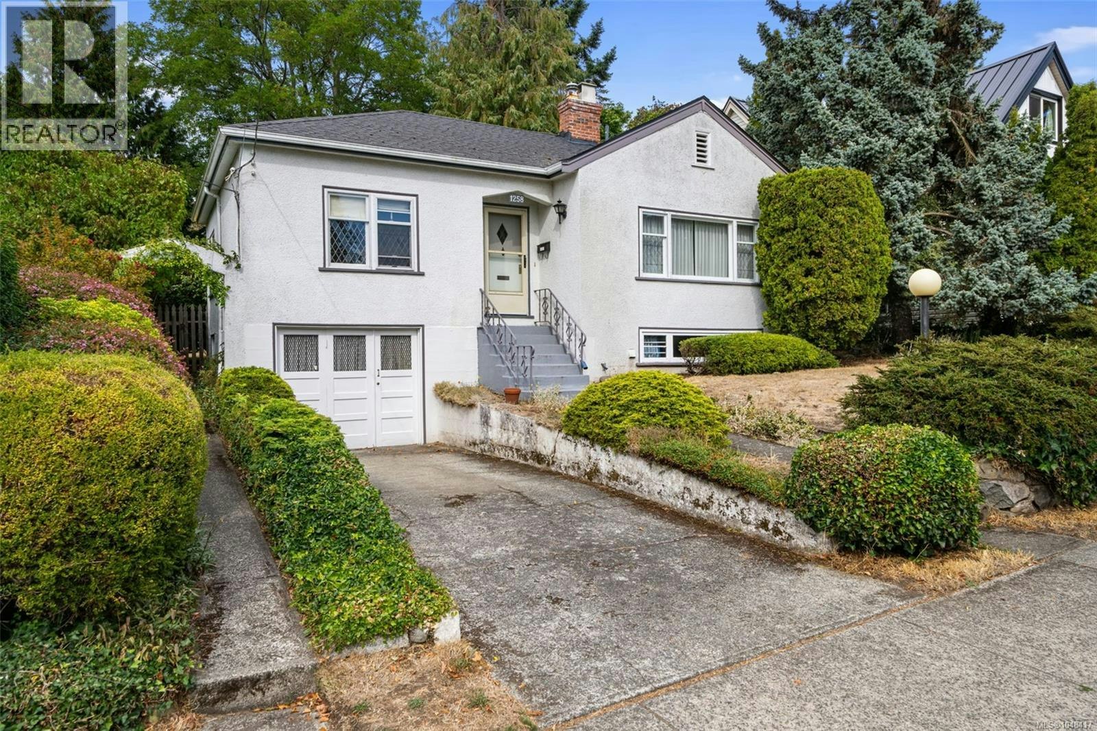 1258 Rockland Avenue, Victoria, BC, V8V 3J2