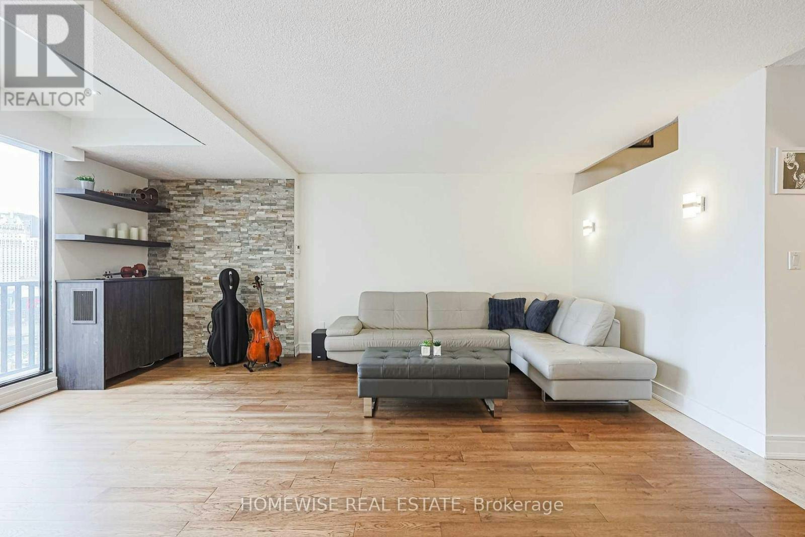 1808-33 Harbour Square, Toronto, ON, M5J 2G2 - 7