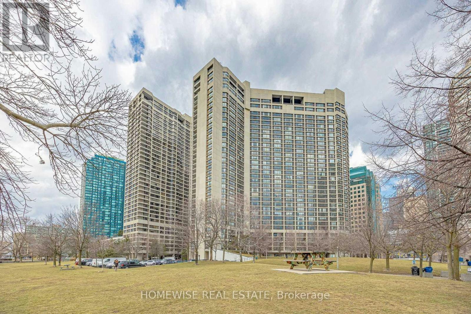 1808-33 Harbour Square, Toronto, ON, M5J 2G2