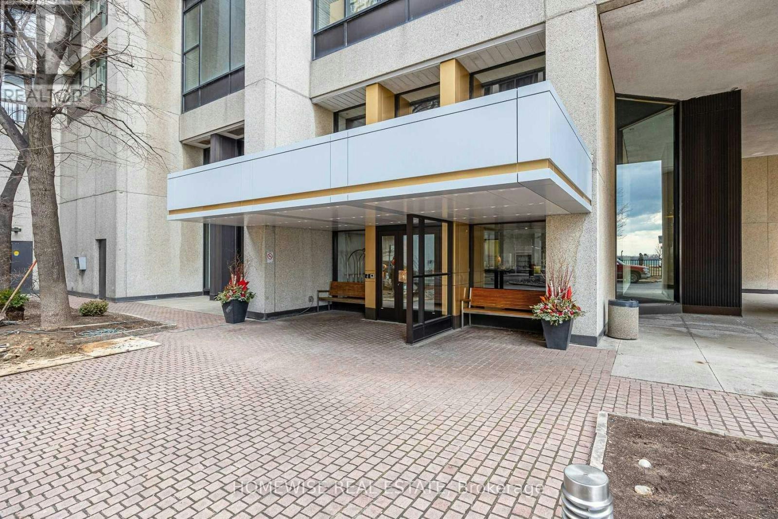 1808-33 Harbour Square, Toronto, ON, M5J 2G2 - 2