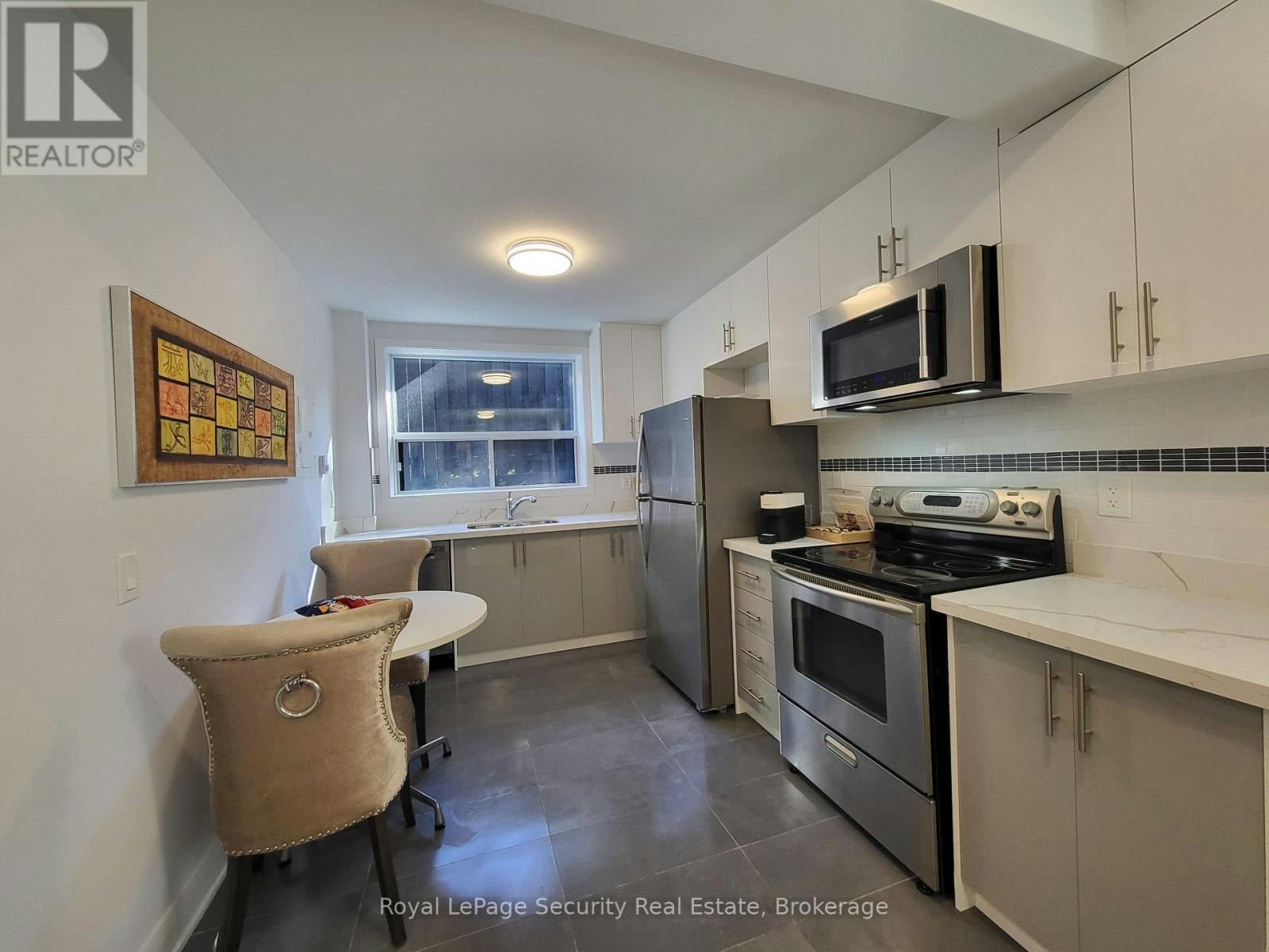 2-328 Lakeshore Road, Mississauga, ON, L5G 1H4