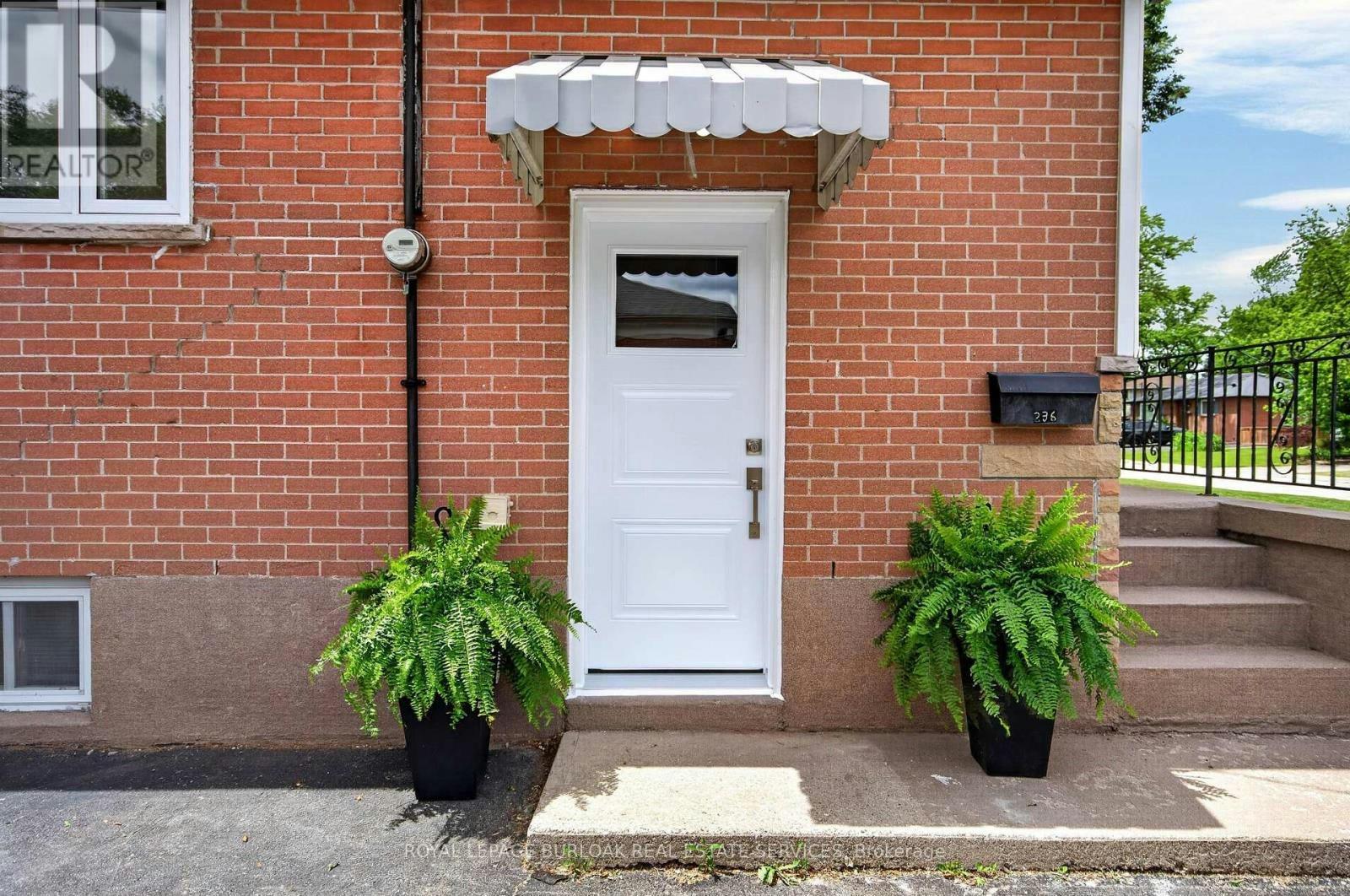 236 Hammersmith Court, Burlington, ON, L7L 4N7