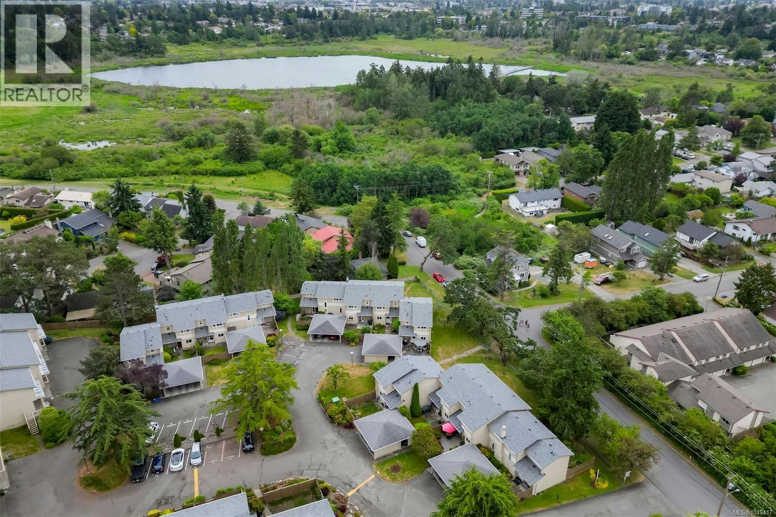 11-3981 Nelthorpe Street, Saanich, BC, V8X 3Z2