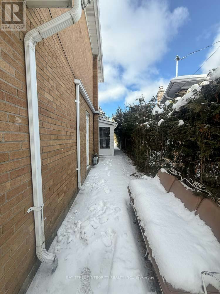 LOWER-130 Kingslake Road, Toronto, ON, M2J 3G1 - 7