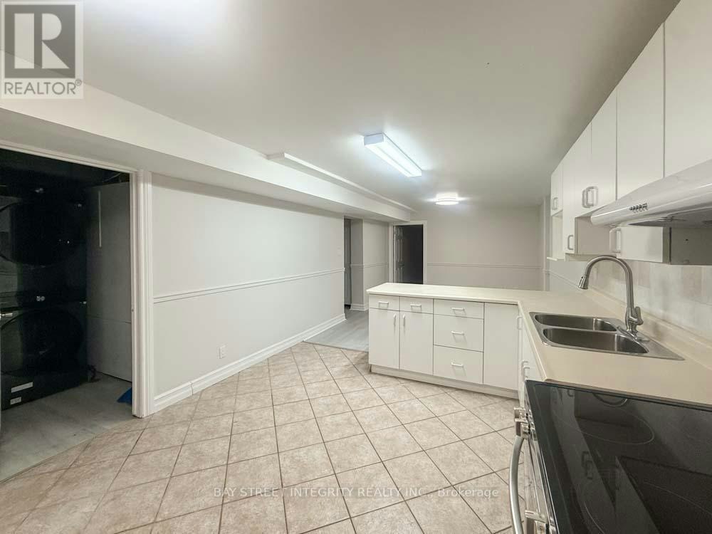 LOWER-130 Kingslake Road, Toronto, ON, M2J 3G1 - 2