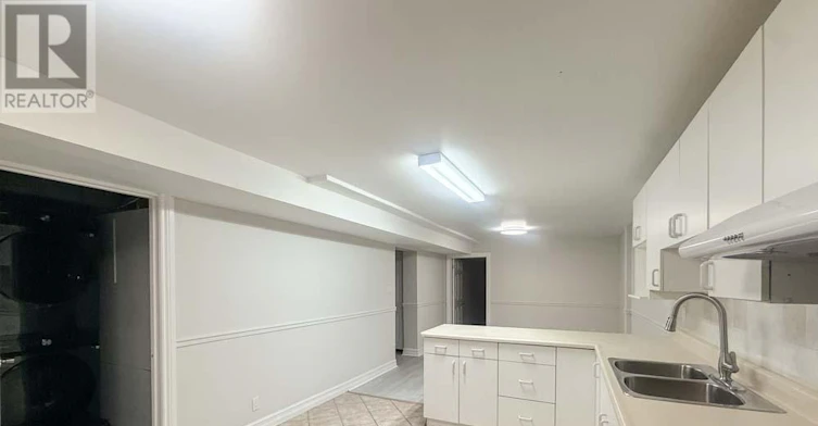 LOWER-130 Kingslake Road, Toronto, ON, M2J 3G1 - 2
