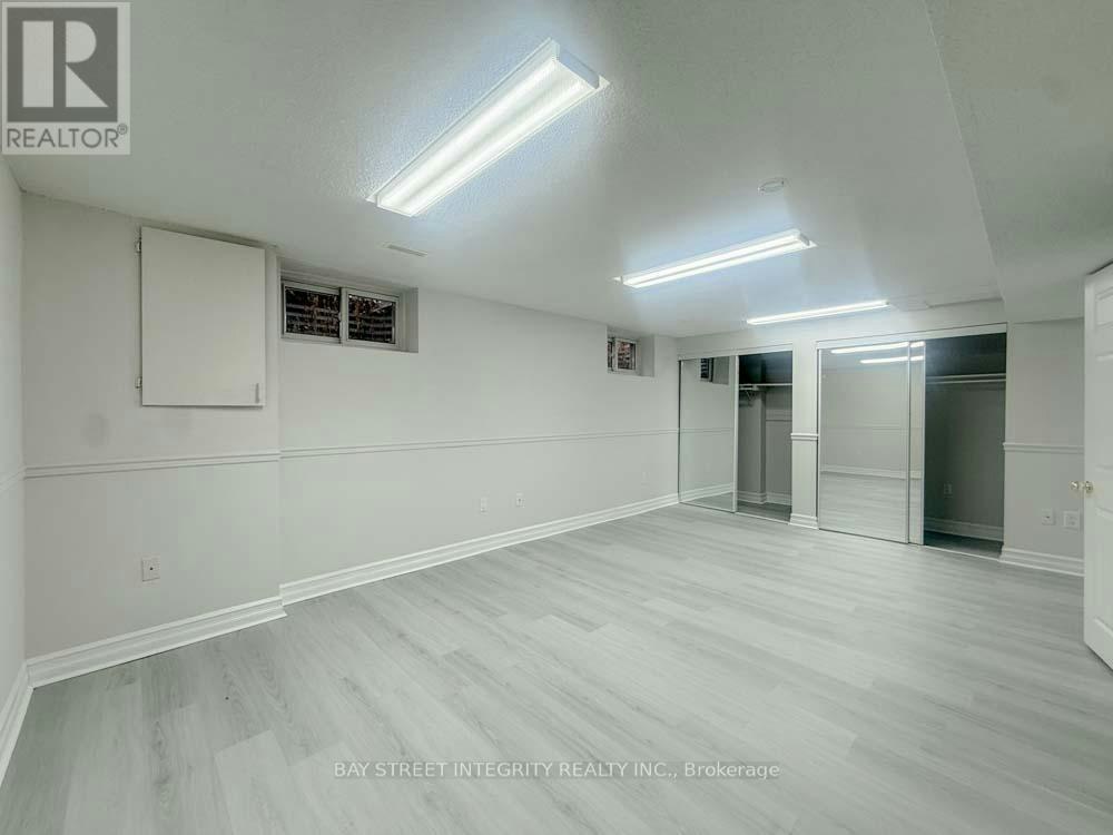 LOWER-130 Kingslake Road, Toronto, ON, M2J 3G1 - 4