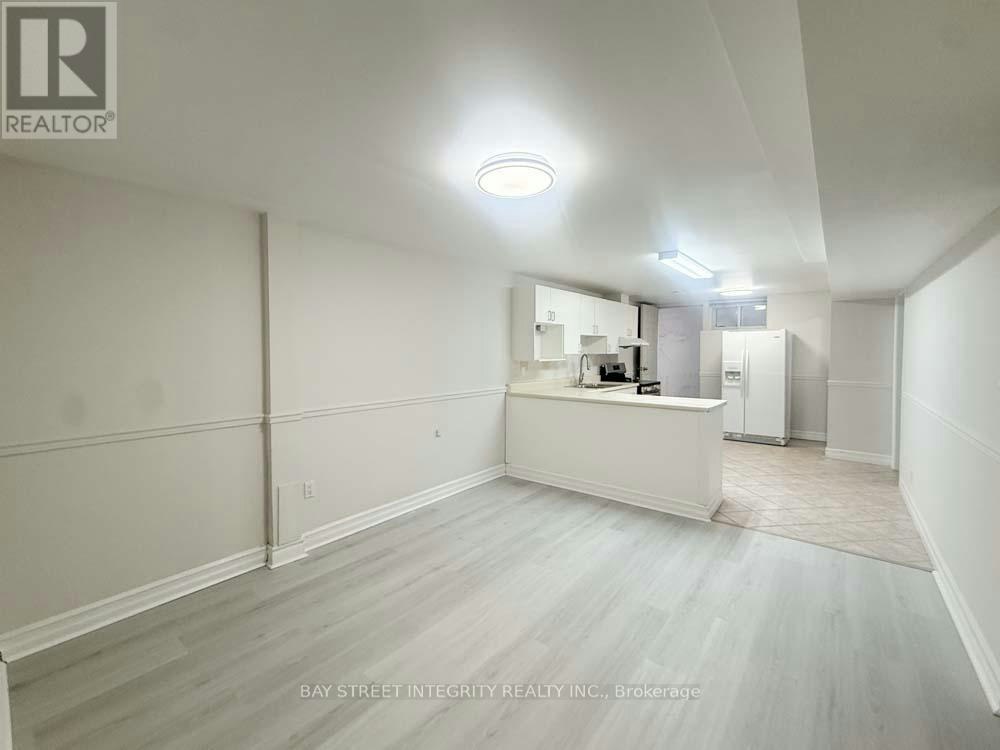 LOWER-130 Kingslake Road, Toronto, ON, M2J 3G1 - 3
