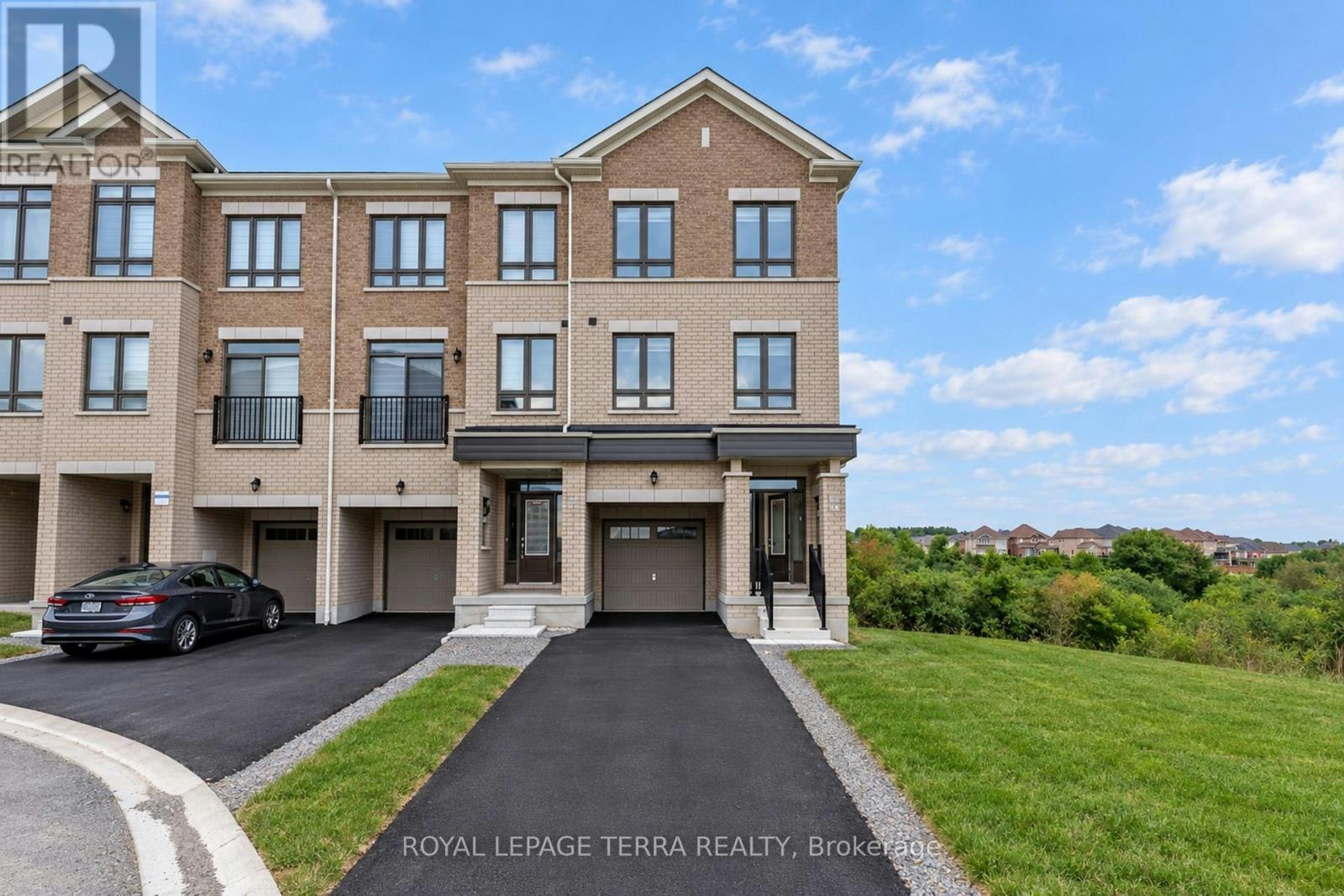 51 Upper Paradise Way, Whitby, ON, L1P 0S2