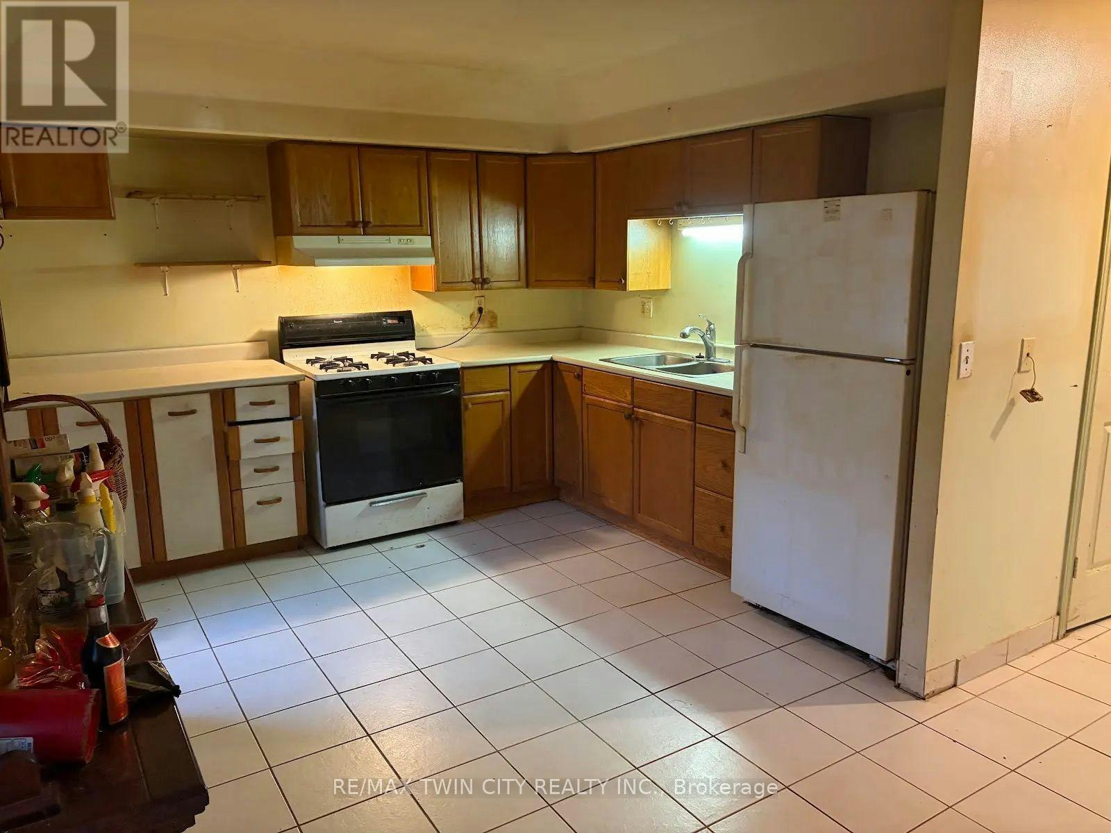 881 Haldibrook Road, Hamilton, ON, N3W 1N5