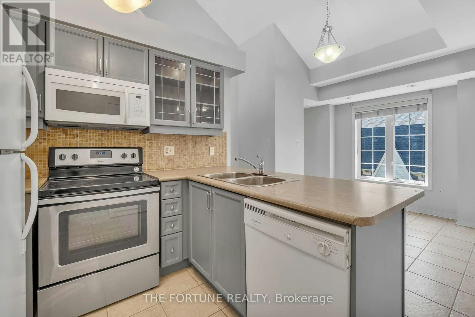 6-720 Neighbourhood Circle S, Mississauga, ON, L5B 0B4 - 6