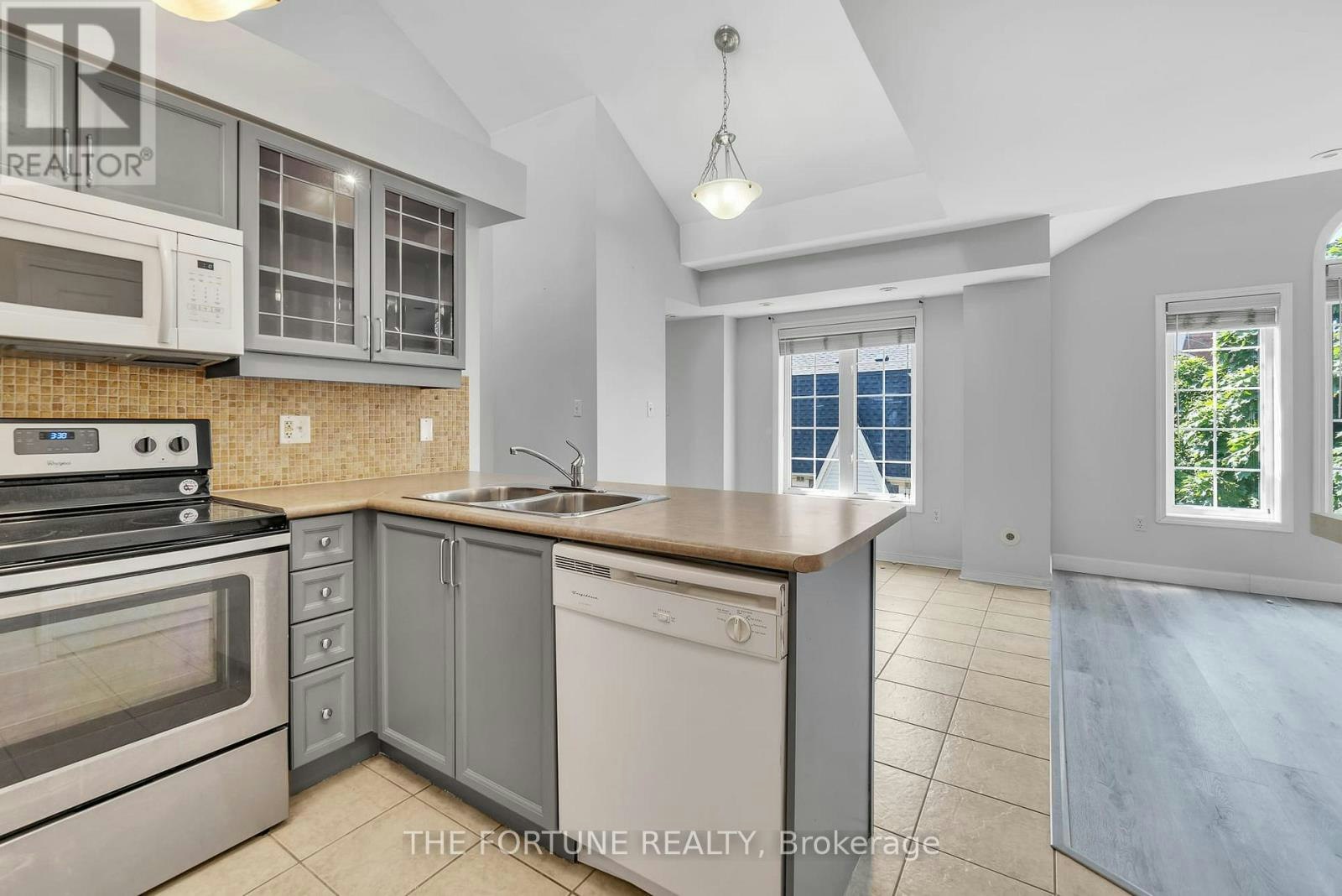 6-720 Neighbourhood Circle S, Mississauga, ON, L5B 0B4 - 7