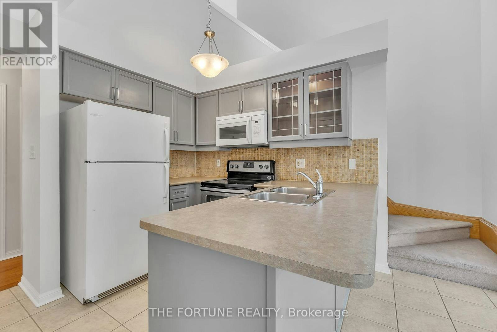 6-720 Neighbourhood Circle S, Mississauga, ON, L5B 0B4 - 4