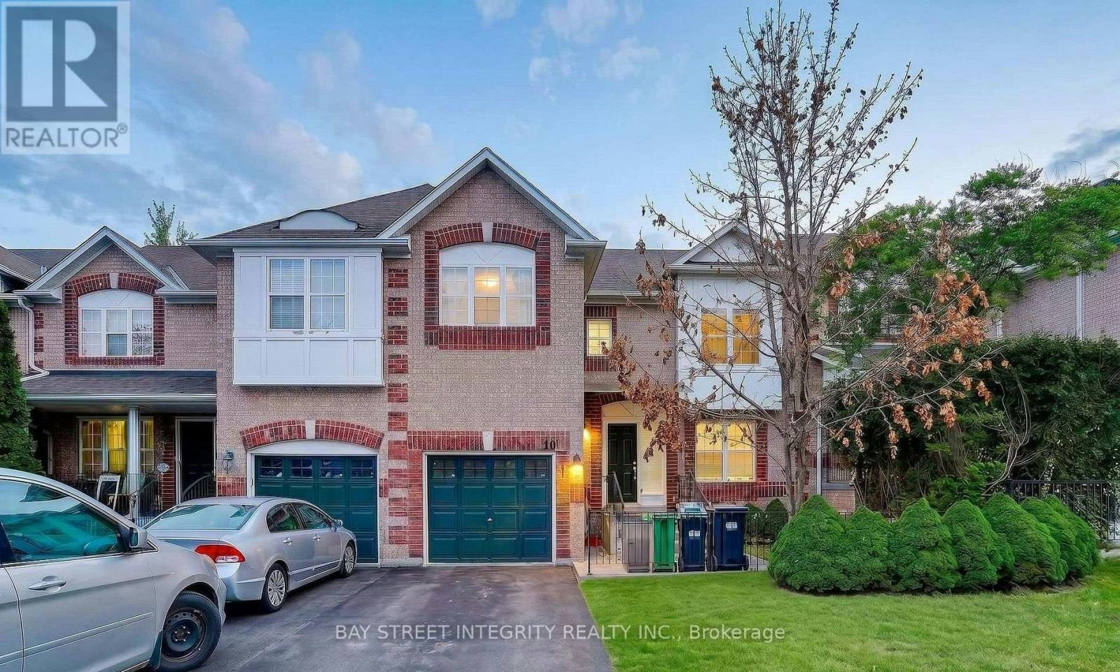 10 Upper 199 Hillcrest Avenue, Mississauga, ON, L5B 4L5