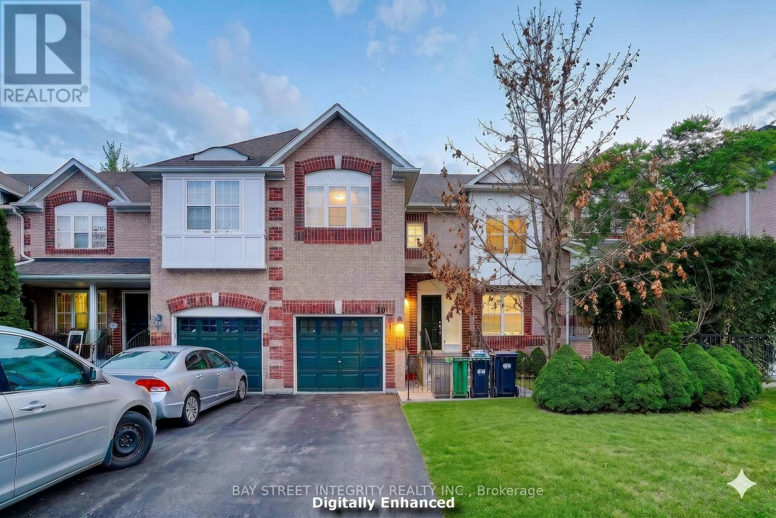 10 Upper 199 Hillcrest Avenue, Mississauga, ON, L5B 4L5