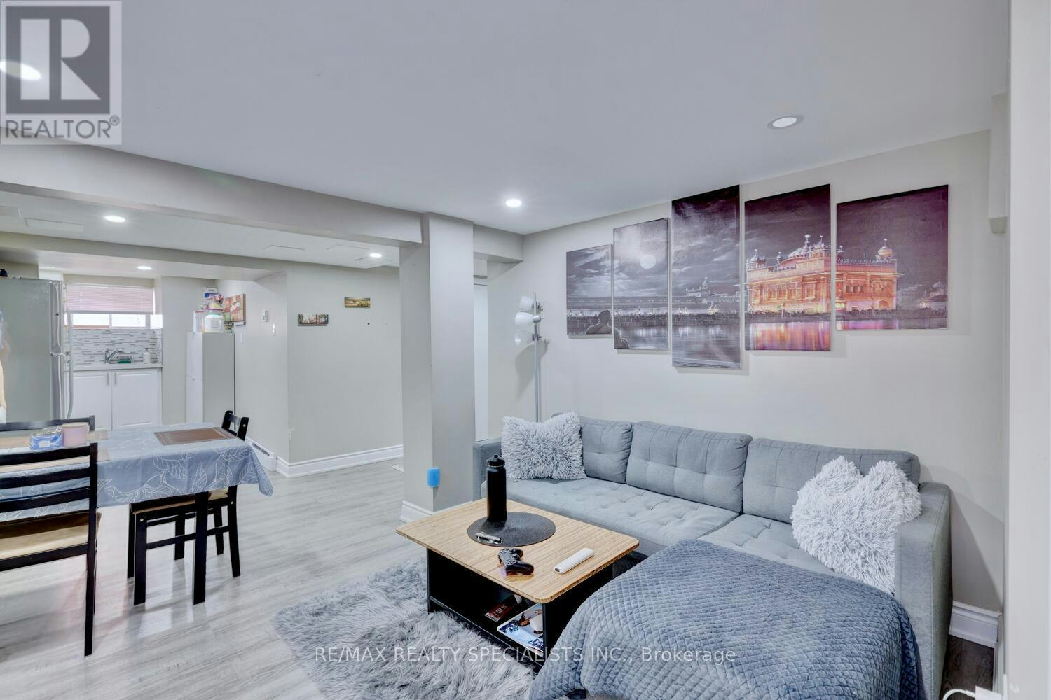 4-118 Fairholt Road S, Hamilton, ON, L8M 2T7 - 2