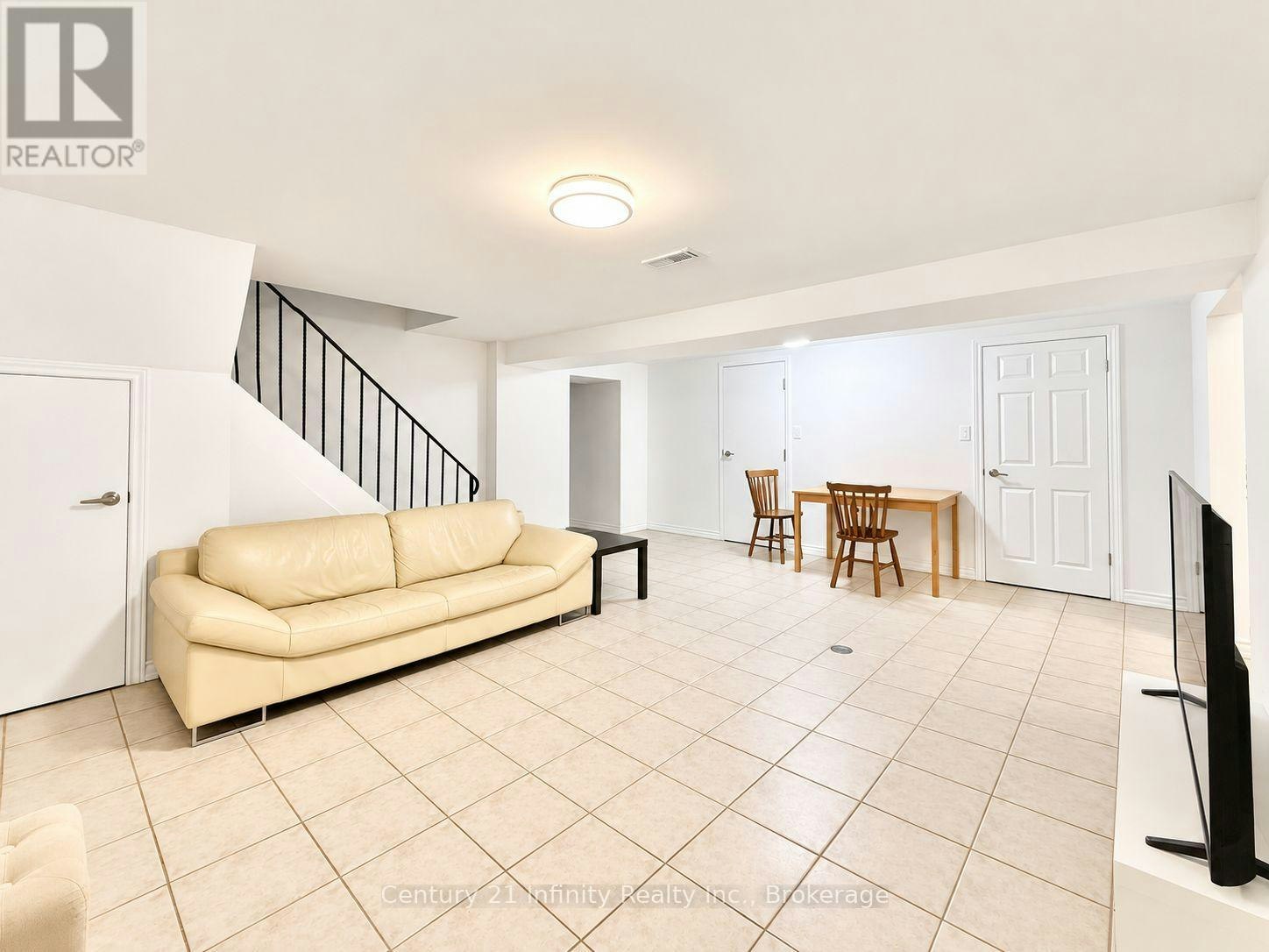 701 Maria Street, Whitby, ON, L1N 1P9 - 3