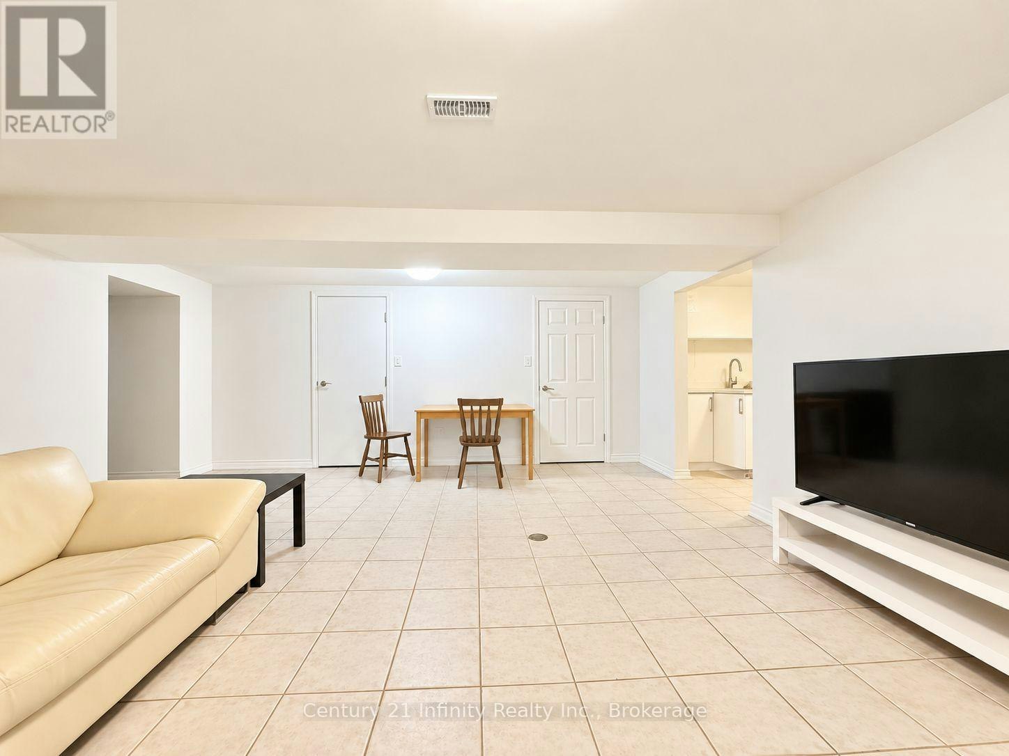 701 Maria Street, Whitby, ON, L1N 1P9 - 4