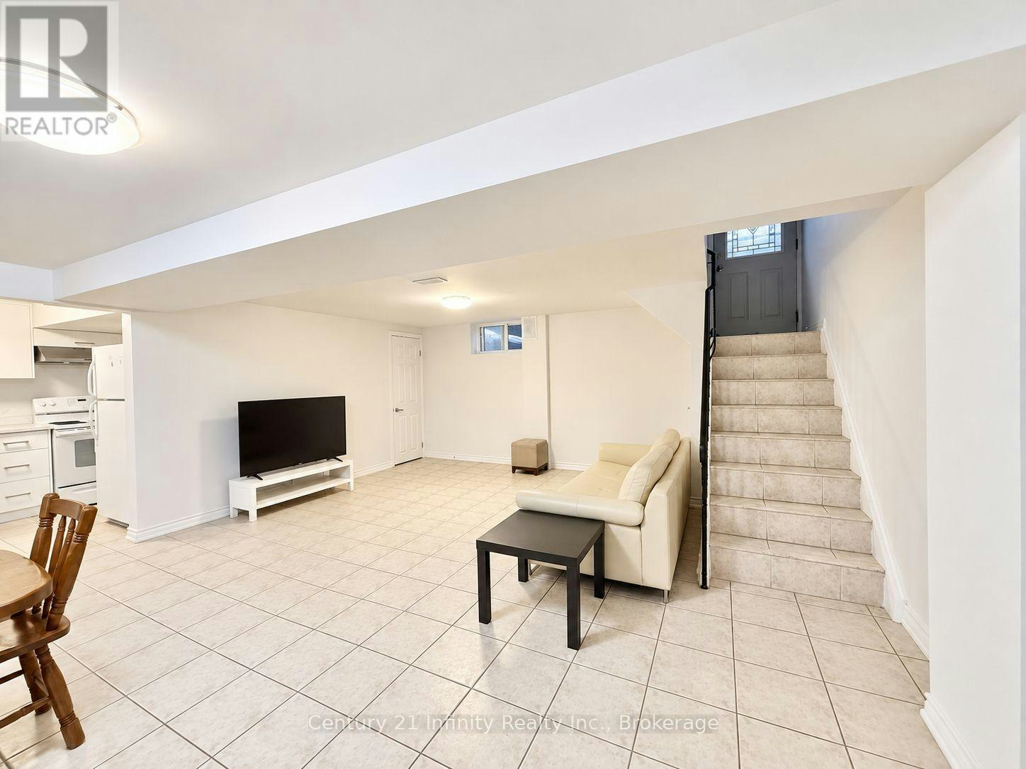 701 Maria Street, Whitby, ON, L1N 1P9 - 2