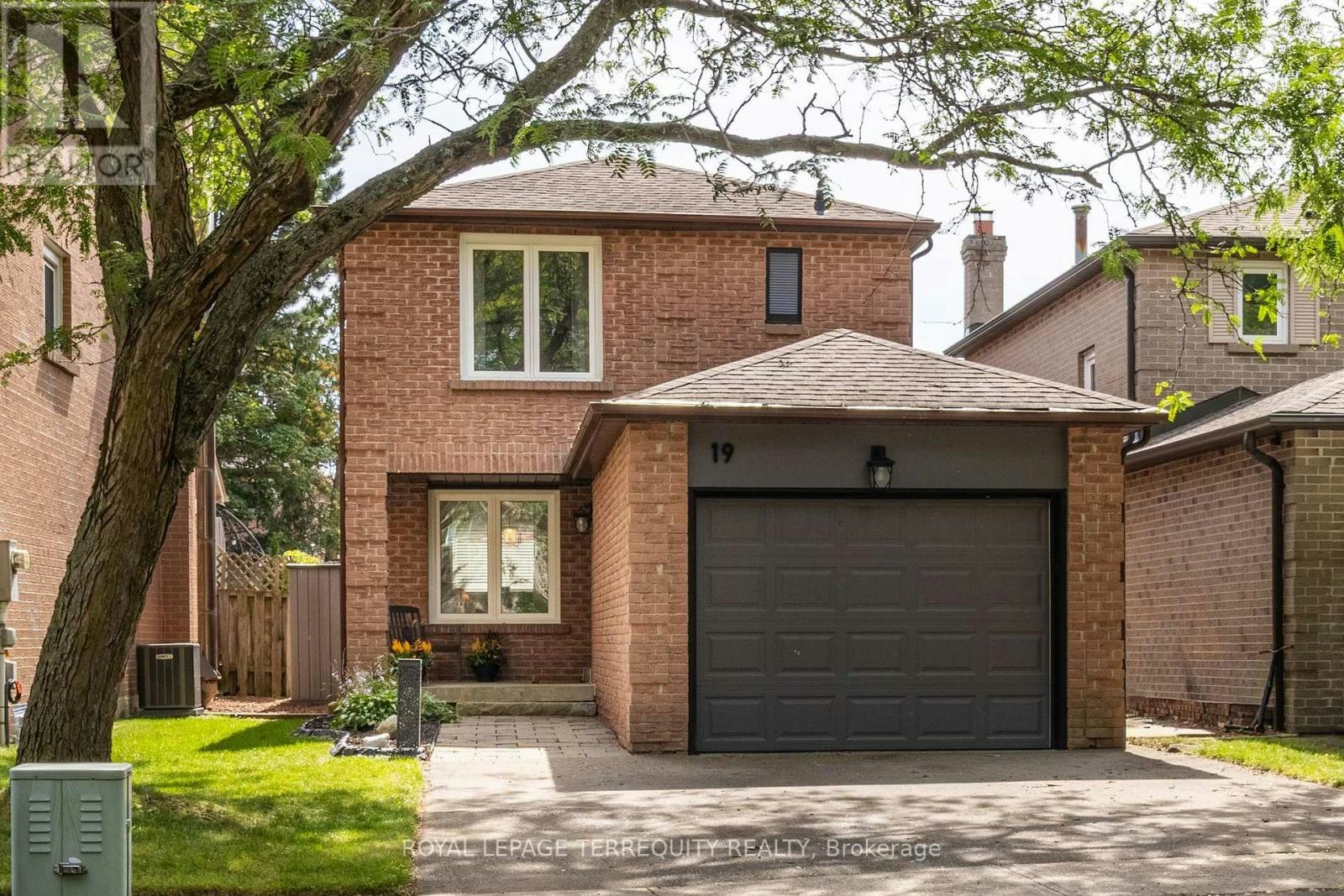 19 Brocklesby Crescent, Ajax, ON, L1T 2J6
