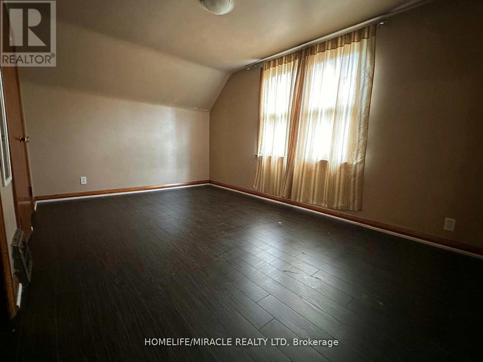 15 Beverley Street, Waterloo, ON, N2L 2H5 - 11