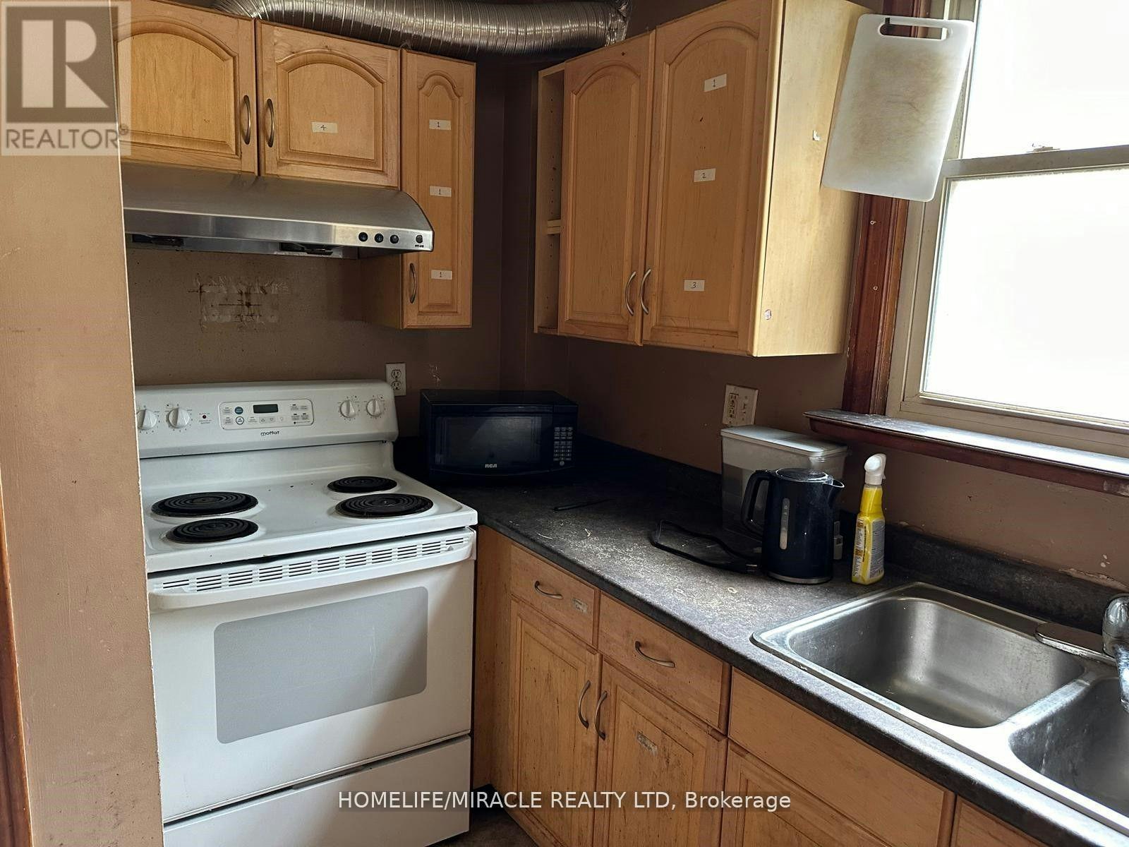 15 Beverley Street, Waterloo, ON, N2L 2H5 - 5