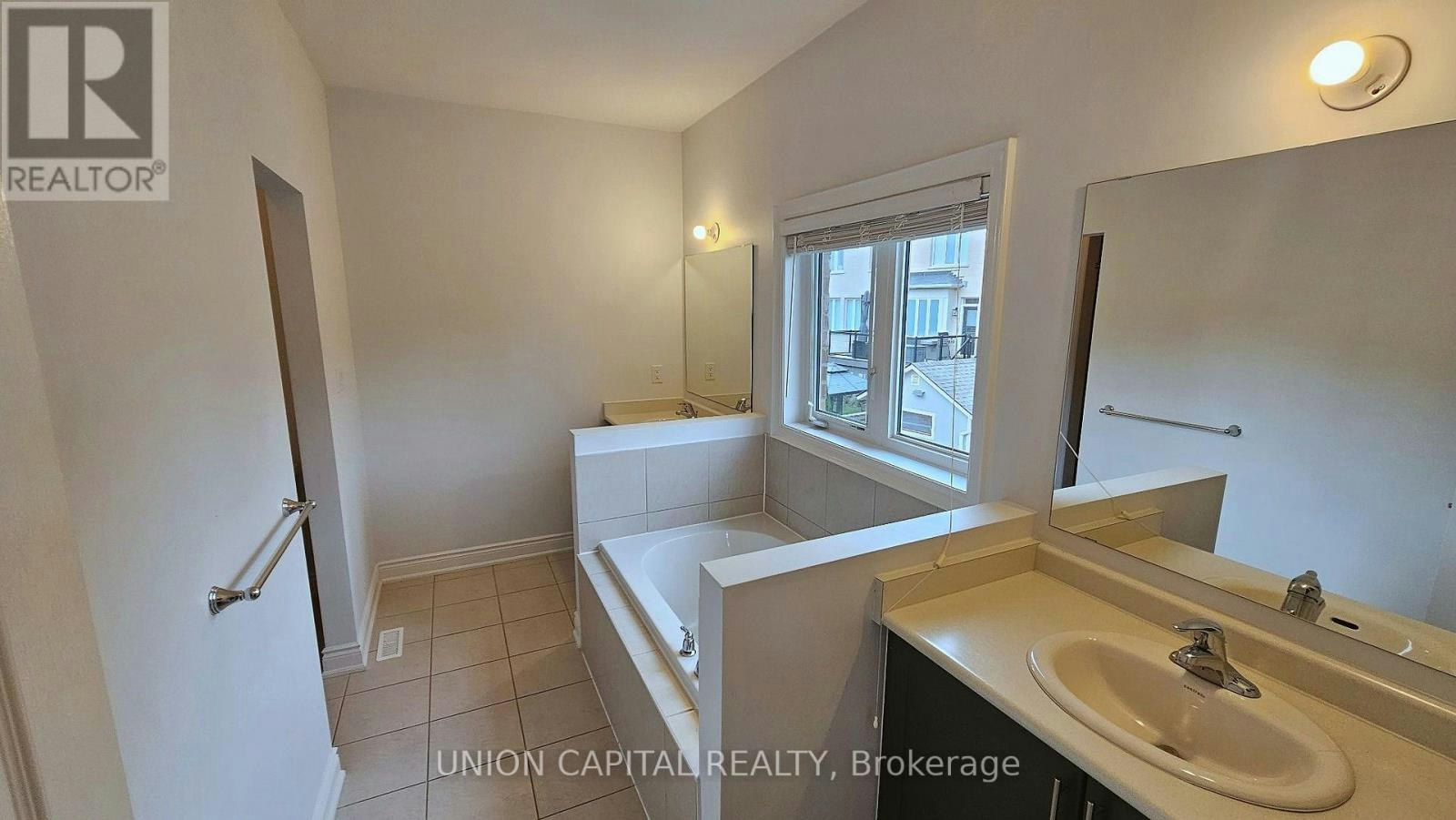 168 Roy Harper Avenue, Aurora, ON, L4G 0V6 - 18