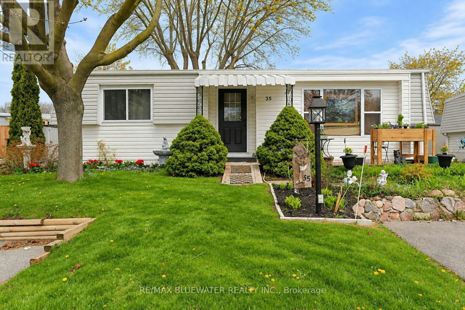 35 Pebble Beach Parkway, Exeter, ON, N0M 1T0
