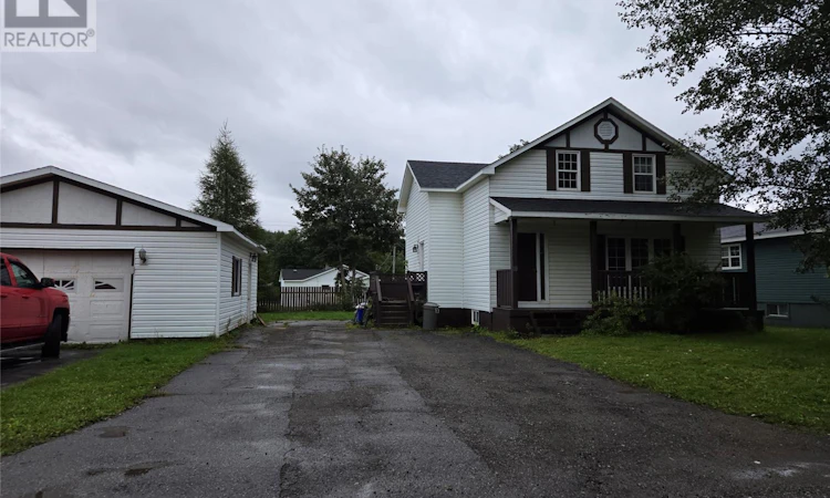 18 Crescent Street