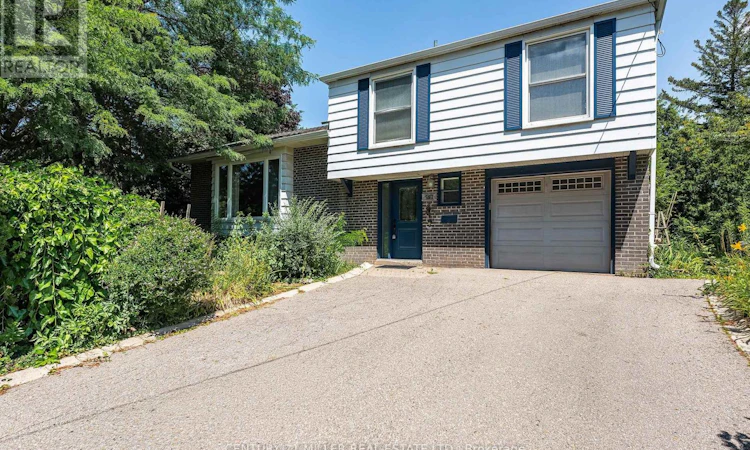 557 Trafford Crescent
