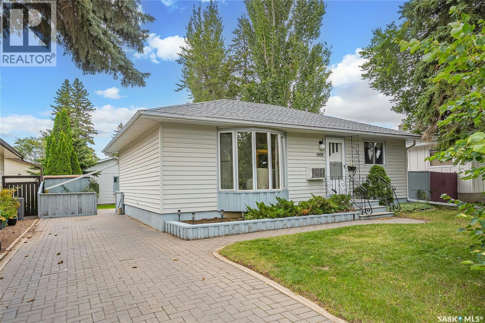 1909 Park Avenue, Saskatoon, SK, S7J 2B8