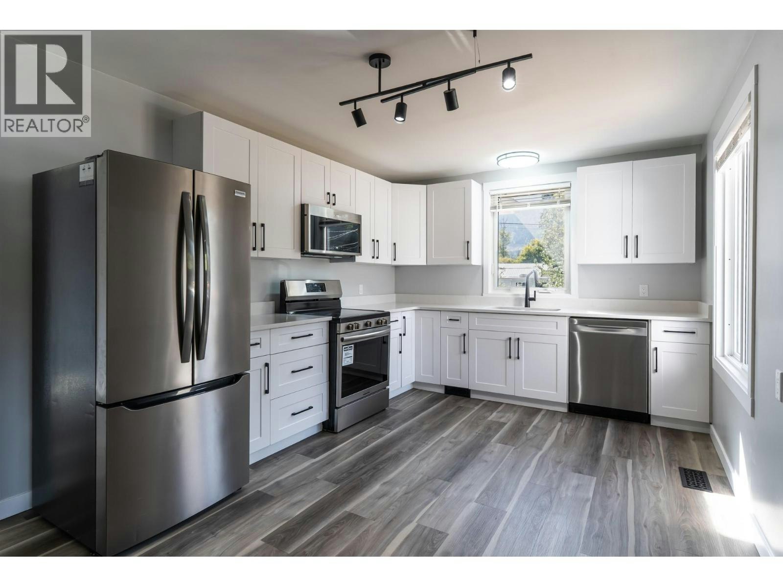 2323 Vale Avenue, Lumby, BC, V0E 2G0 - 29